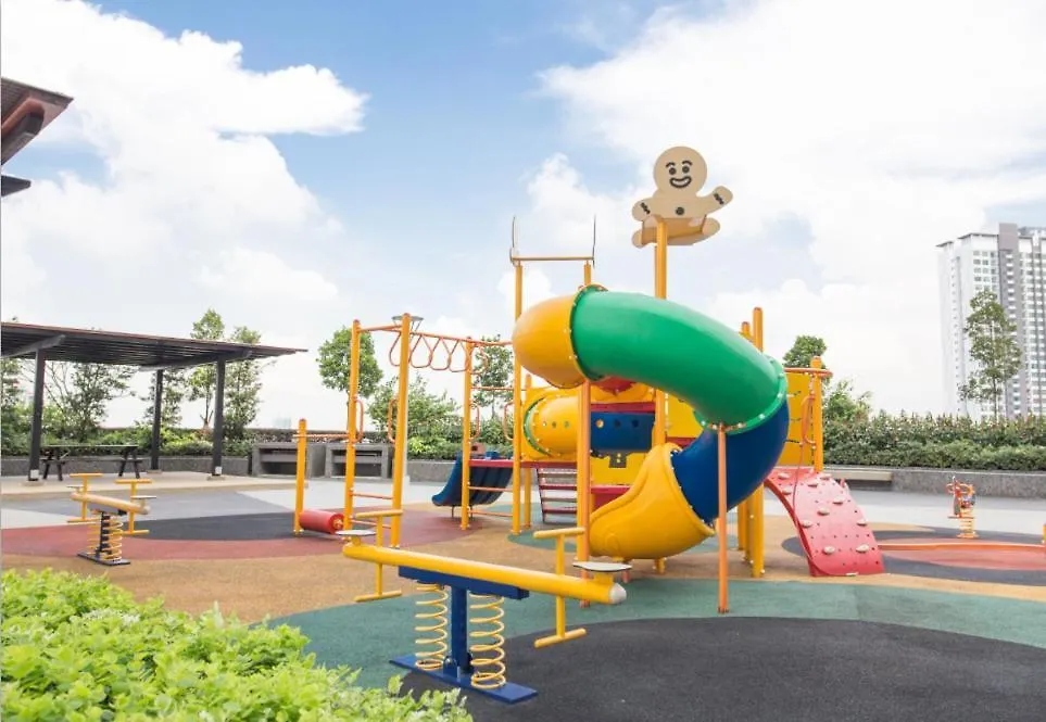 Up To 6 Pax, Next To Paradigm Mall Jb With Big Patio & Pool Access Johor Bahru