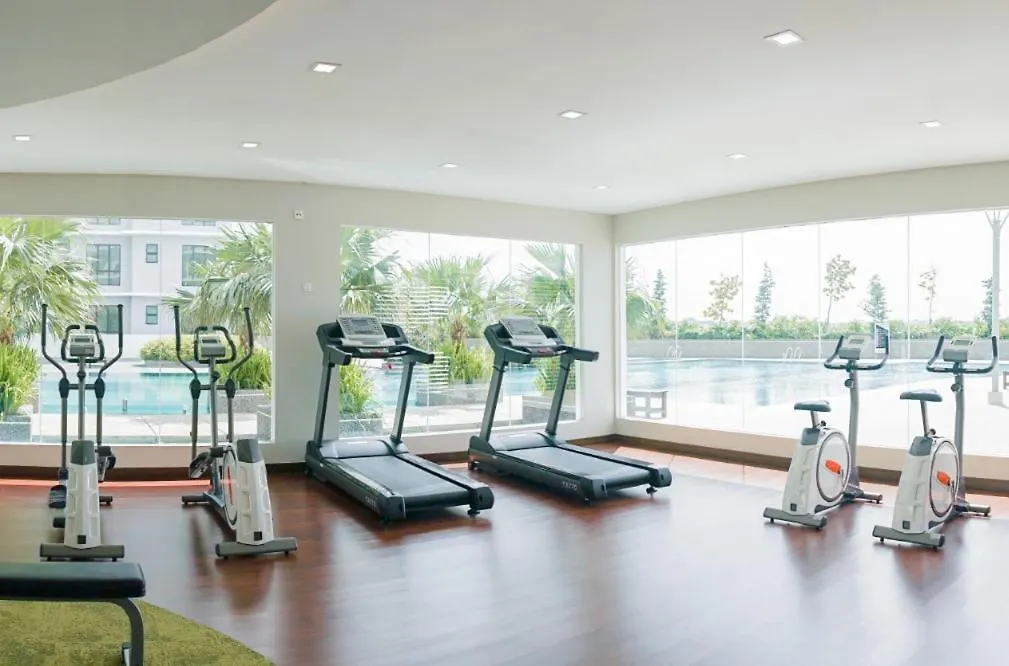 Up To 6 Pax, Next To Paradigm Mall Jb With Big Patio & Pool Access Johor Bahru Apartamento