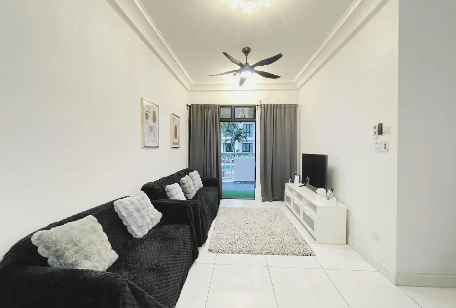 Up To 6 Pax, Next To Paradigm Mall Jb With Big Patio & Pool Access Johor Bahru