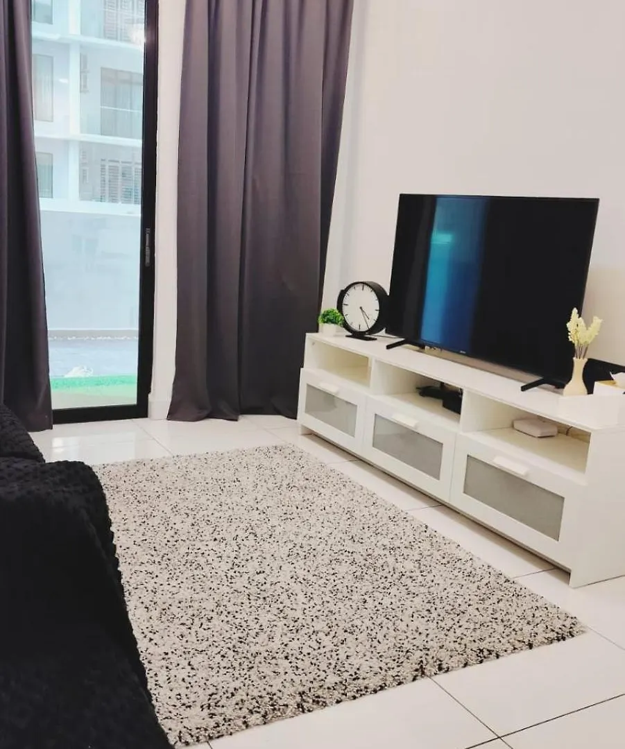 Up To 6 Pax, Next To Paradigm Mall Jb With Big Patio & Pool Access Johor Bahru