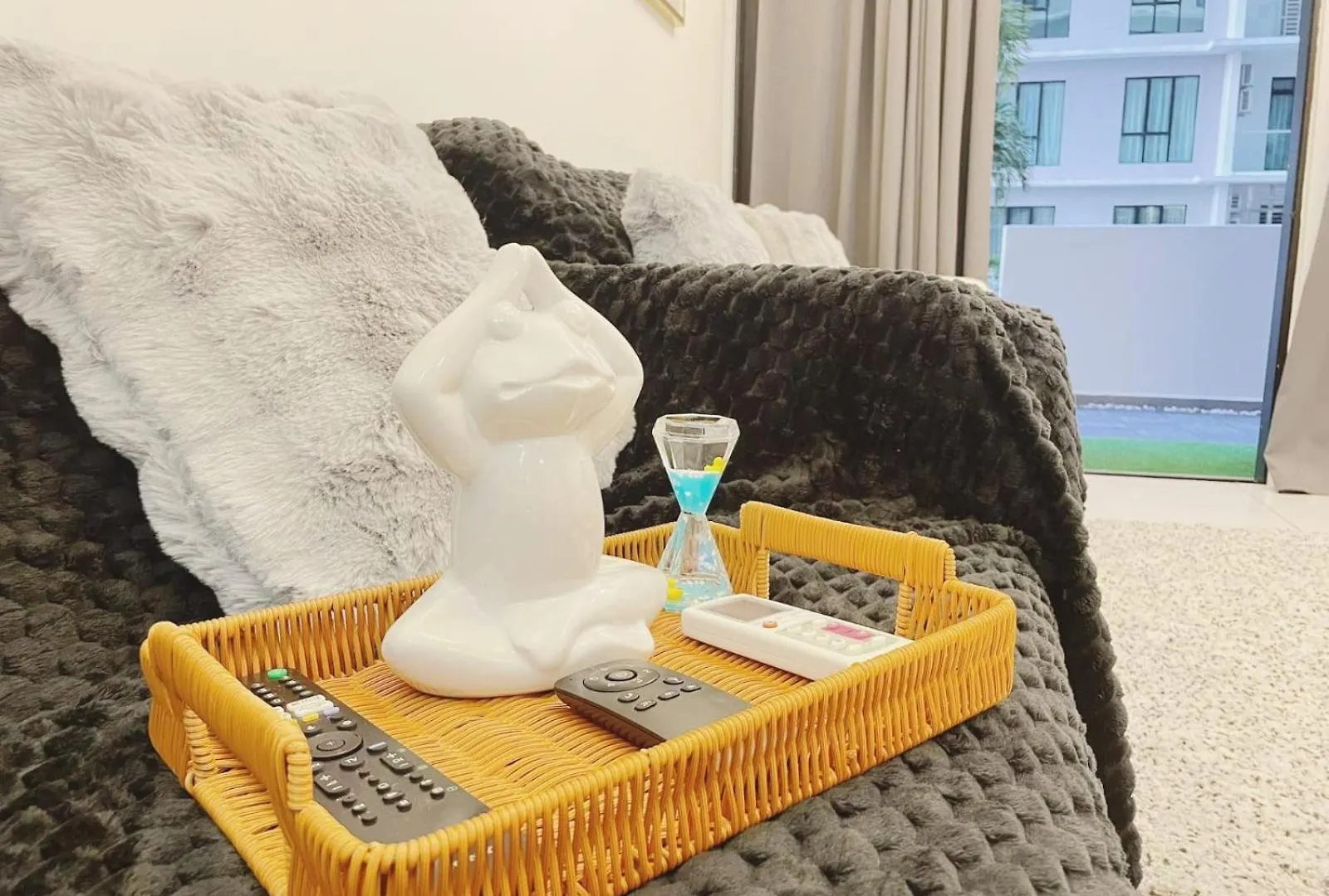 Up To 6 Pax, Next To Paradigm Mall Jb With Big Patio & Pool Access Johor Bahru