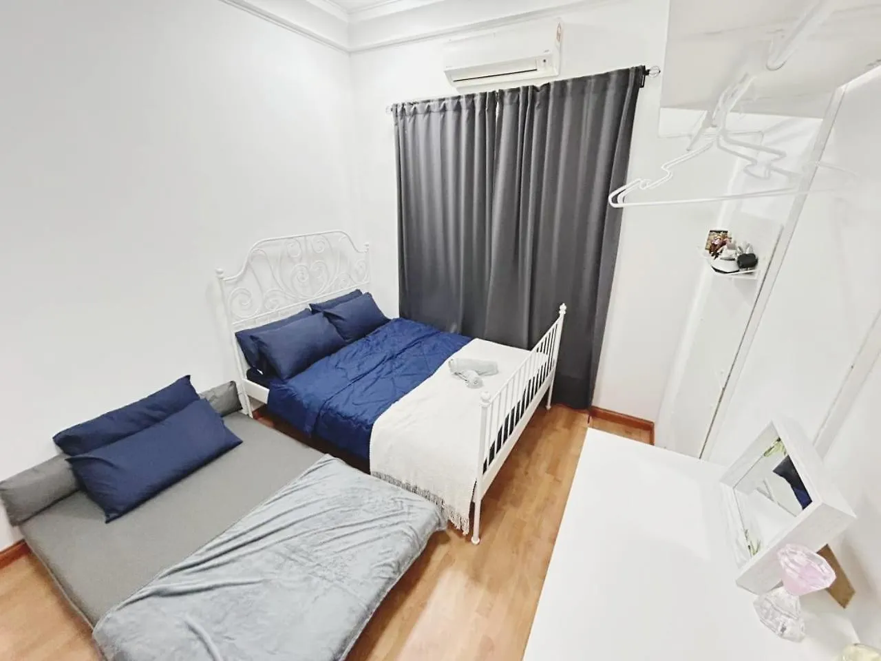 Up To 6 Pax, Next To Paradigm Mall Jb With Big Patio & Pool Access Johor Bahru