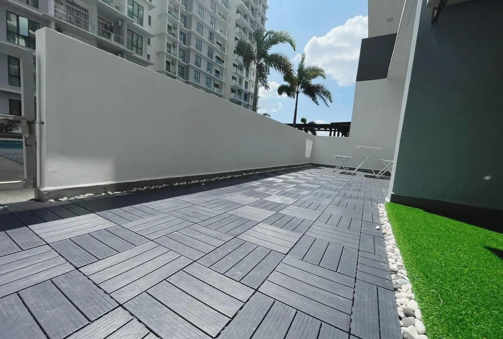 Apartment Up To 6 Pax, Next To Paradigm Mall Jb With Big Patio & Pool Access Johor Bahru