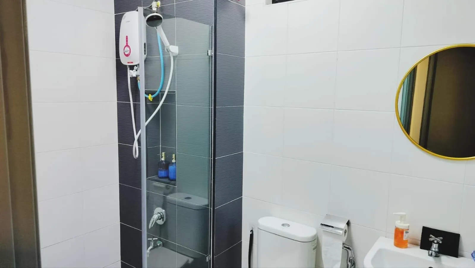 Apartment Up To 6 Pax, Next To Paradigm Mall Jb With Big Patio & Pool Access Johor Bahru Ma­lay­sia