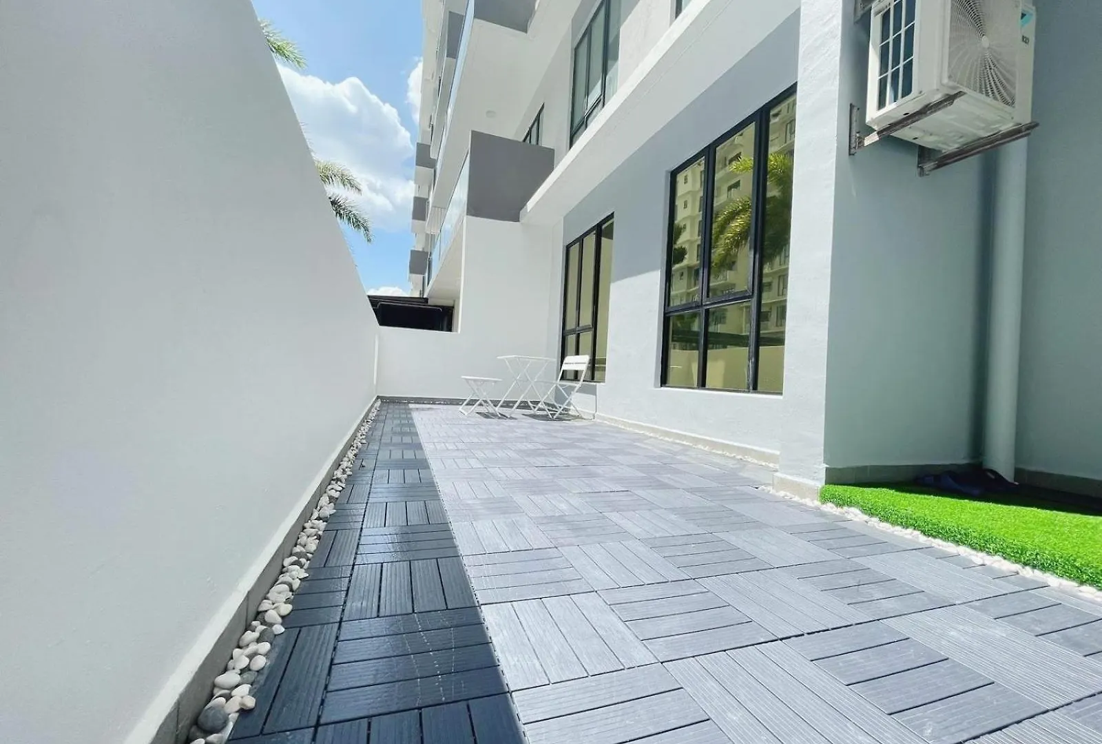 Up To 6 Pax, Next To Paradigm Mall Jb With Big Patio & Pool Access Johor Bahru 0*,  Ma­lay­sia